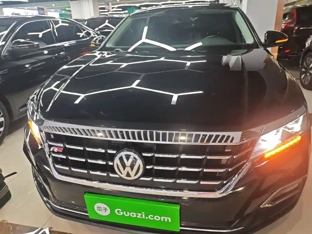 Volkswagen Passat 2019 330TSI Luxury Edition China VI фото 3