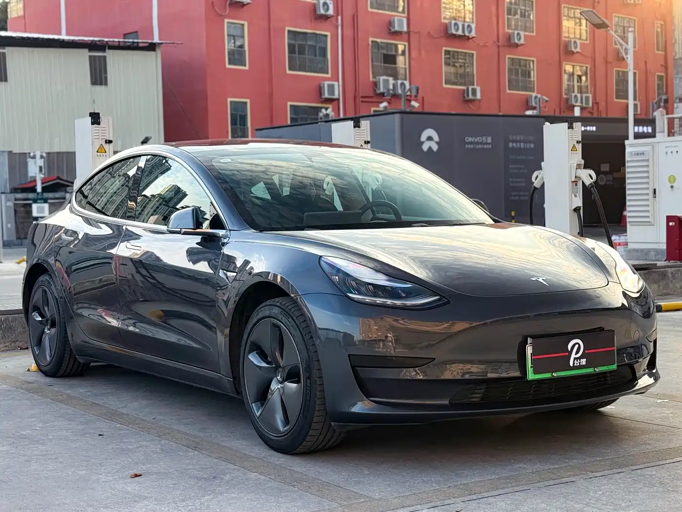 TESLA MODEL 3