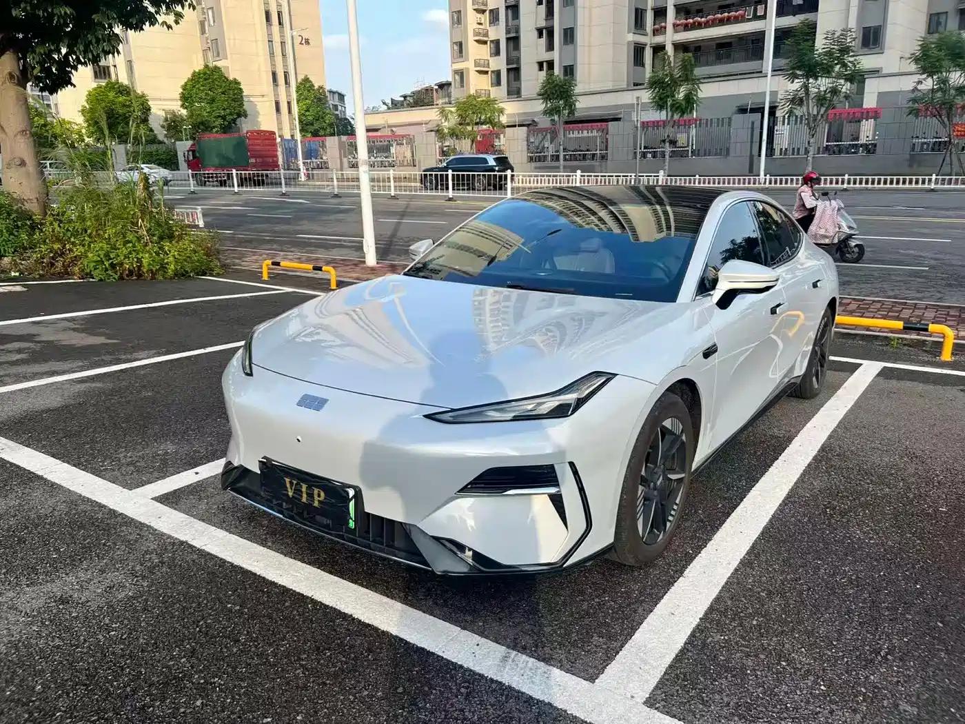 Geely Galaxy Galaxy E8 2024 2024 Model 550km RWD Soaring Dragon Edition