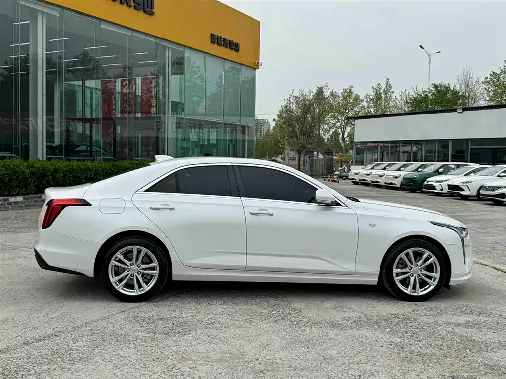 CADILLAC CT4