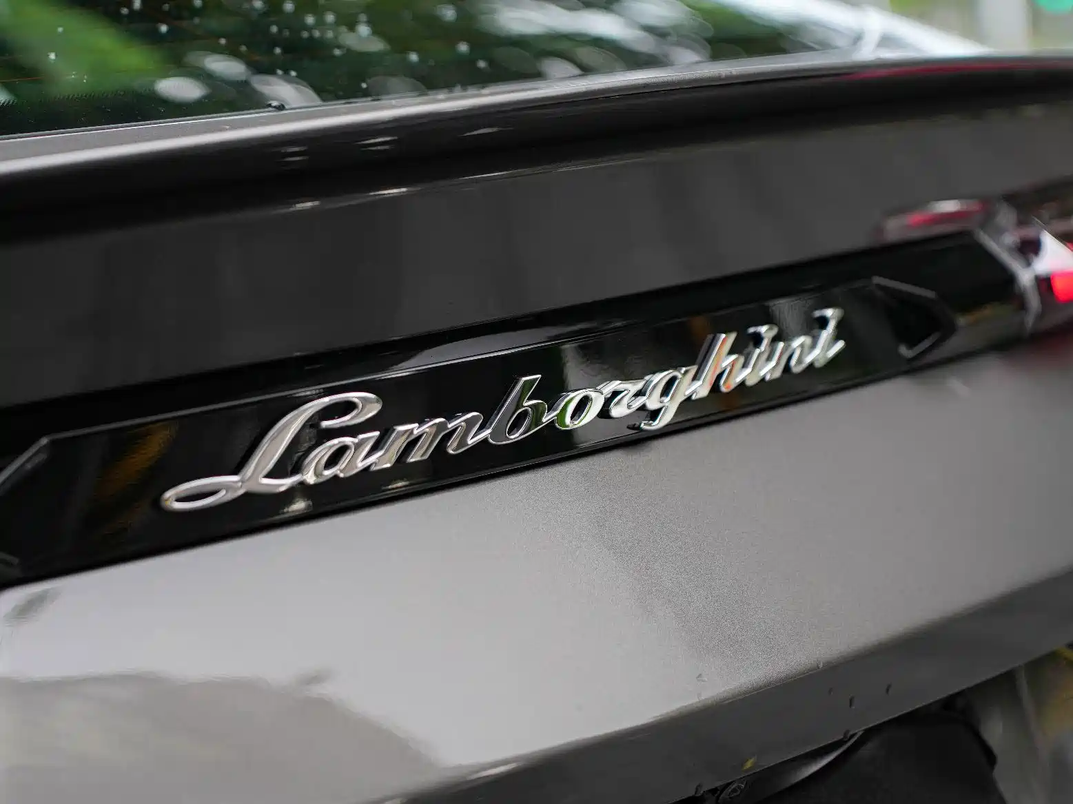 Фото 2 - Lamborghini Urus