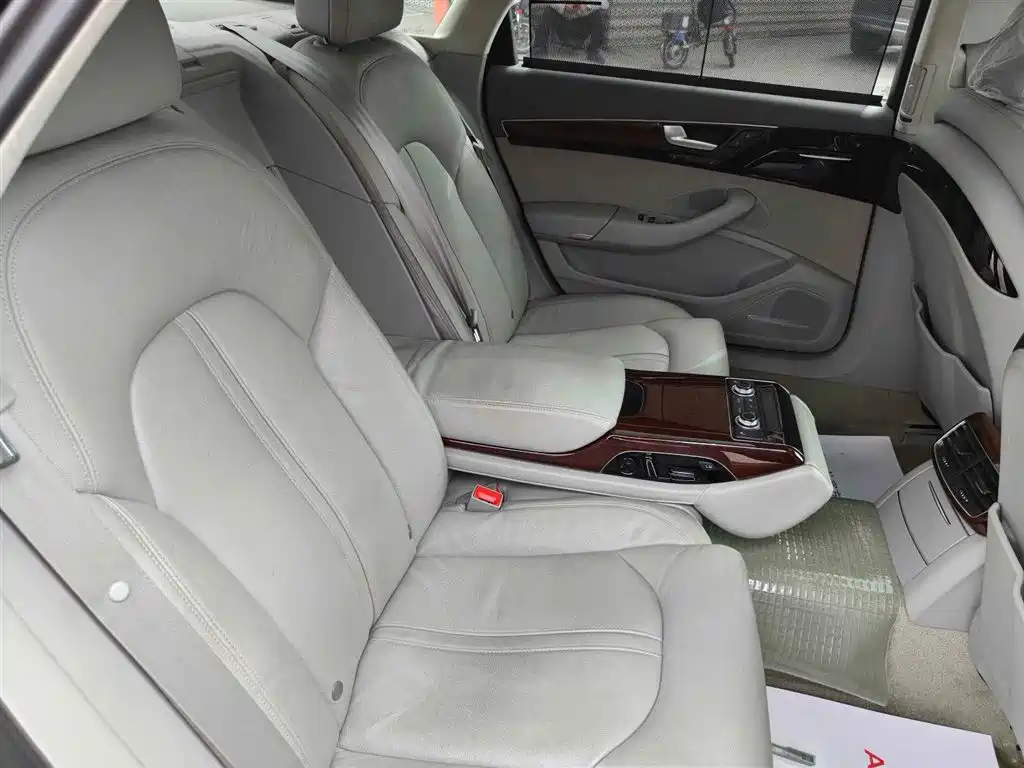 Audi A8 2011 A8L 3.0 TFSI quattro Comfort (245kW) фото 15