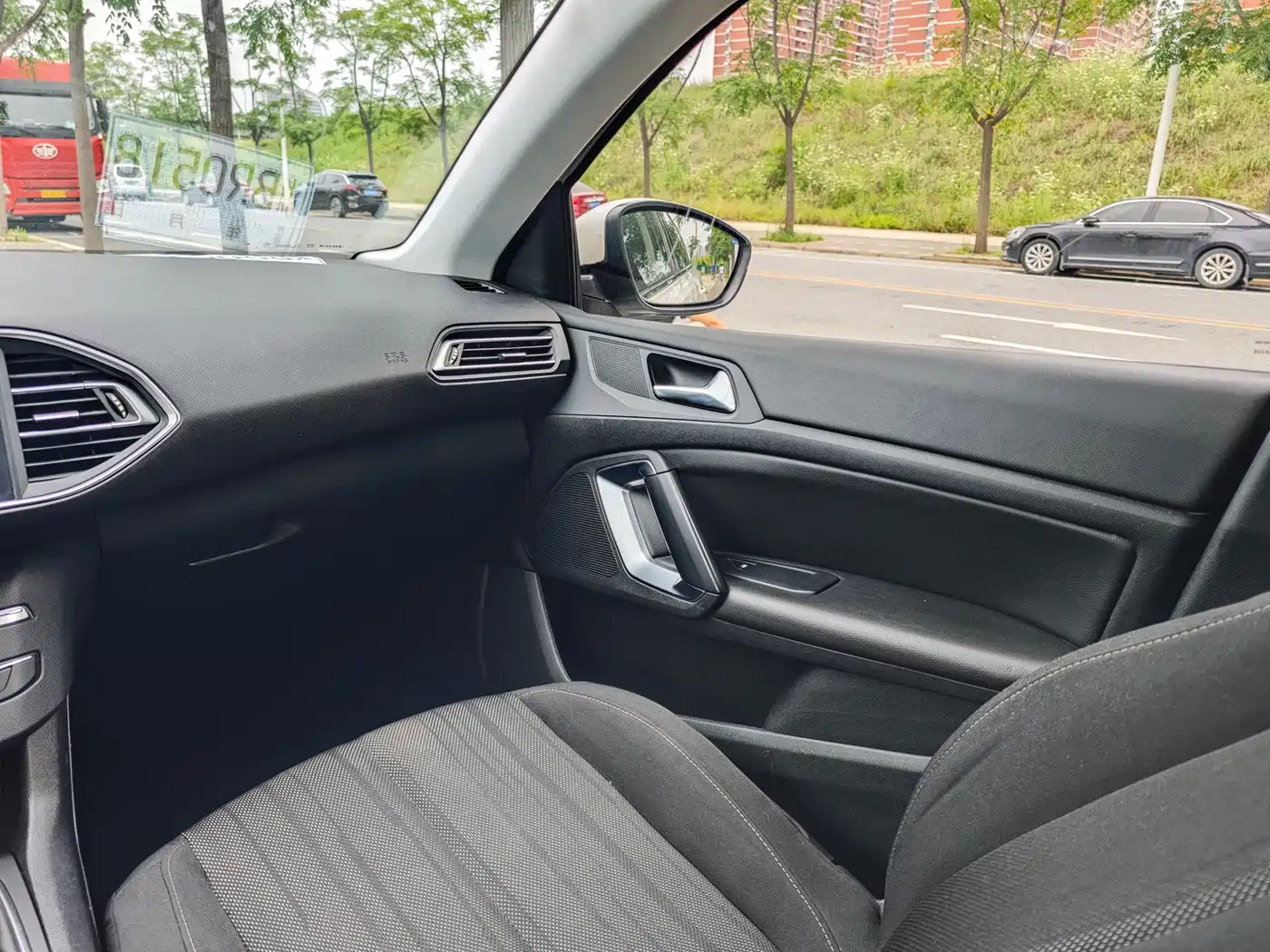 Peugeot 308S 2015 1.2T Auto Dynamic Edition фото 12