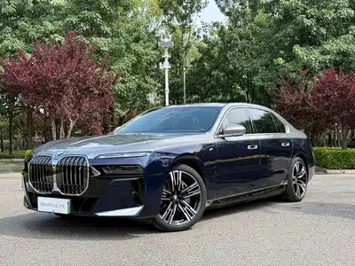 BMW i7