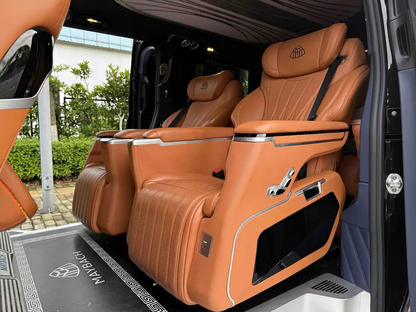 Mercedes-Benz Vito 2023 2.0T Business 7-Seater фото 12