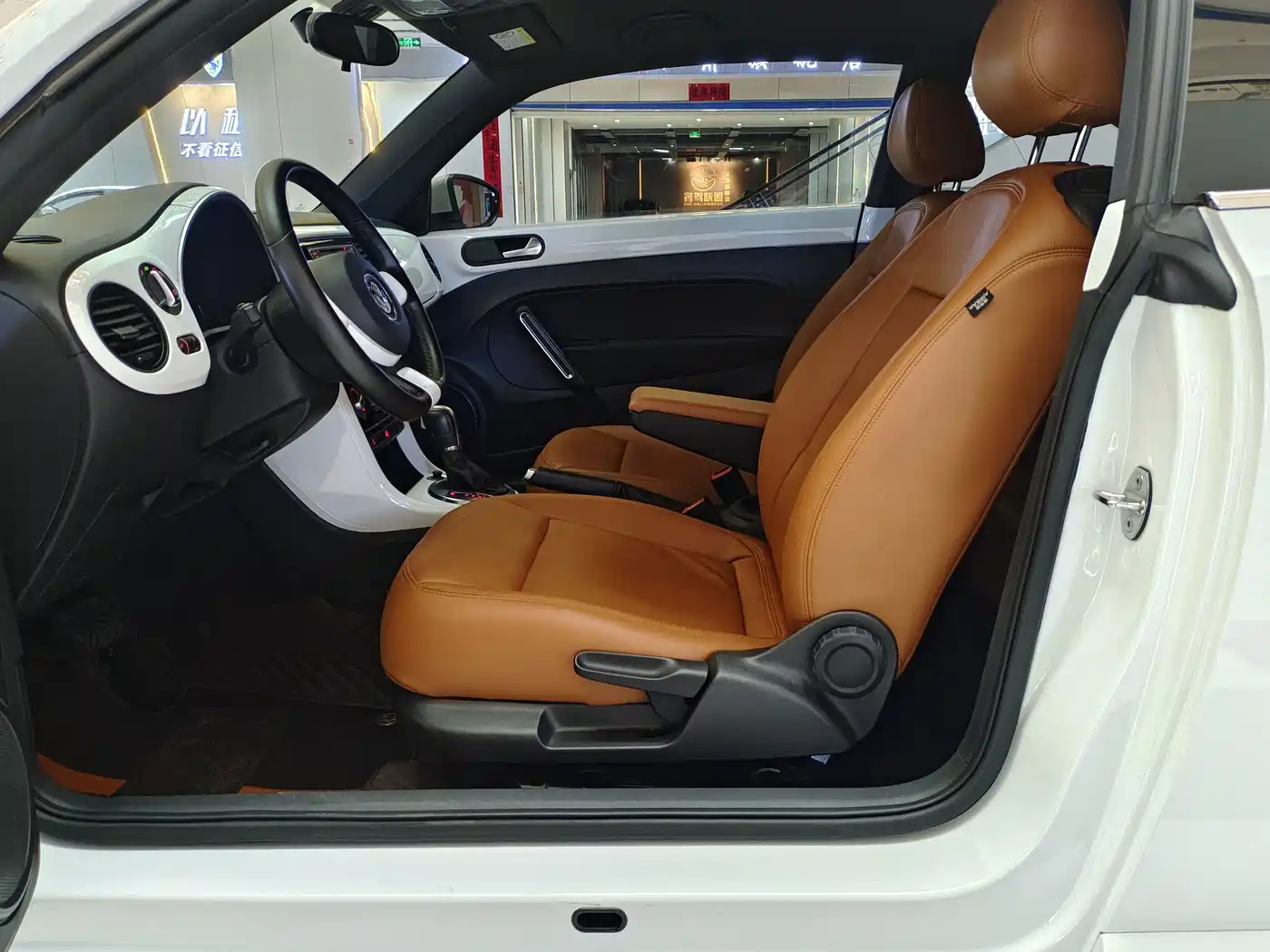Volkswagen Beetle 2019 2018 180TSI Easy Joy Edition