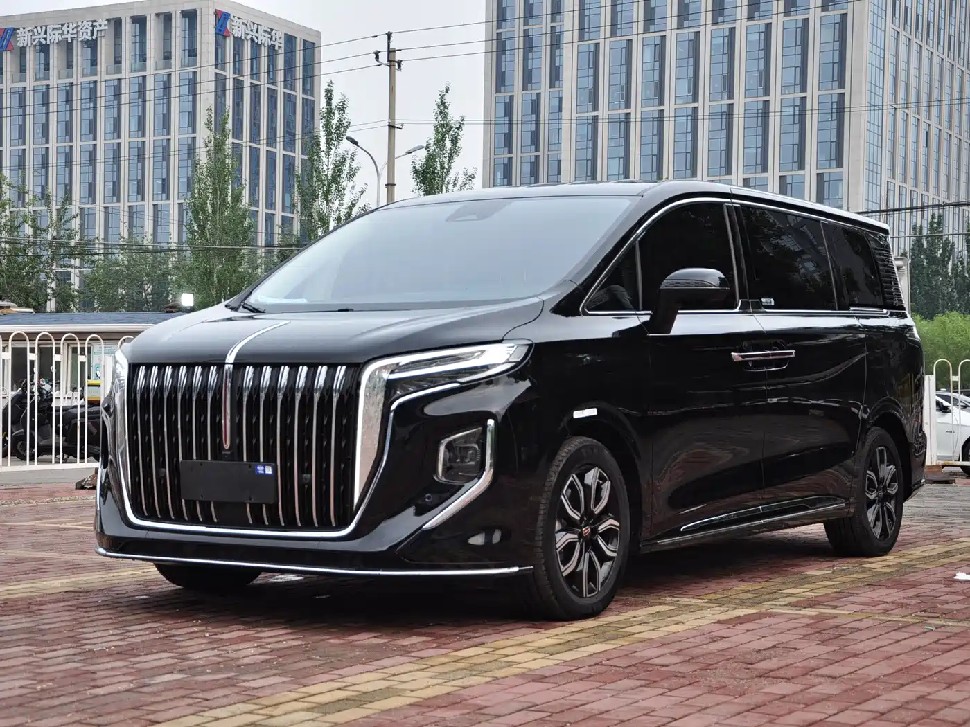 Hongqi HQ9 2023 2.0T Smart Connect Flag Enjoy Edition