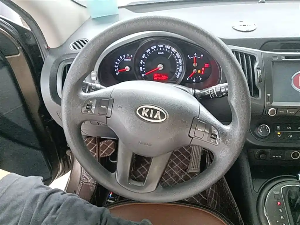 Kia Sportage 2014 2.0L Automatic 2WD GL Edition фото 11