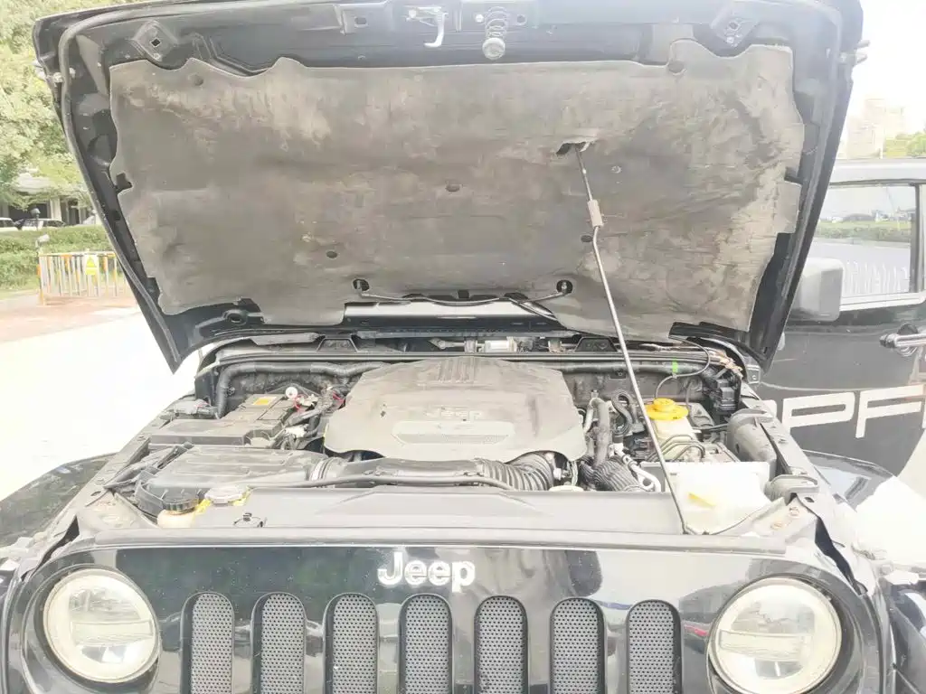 Photo 3 - Jeep Wrangler