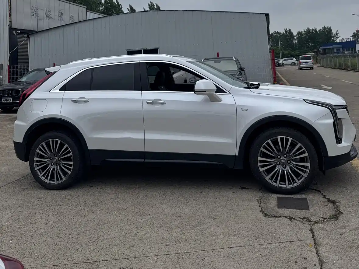 Cadillac XT4 2024 28T 2WD Premium фото 3