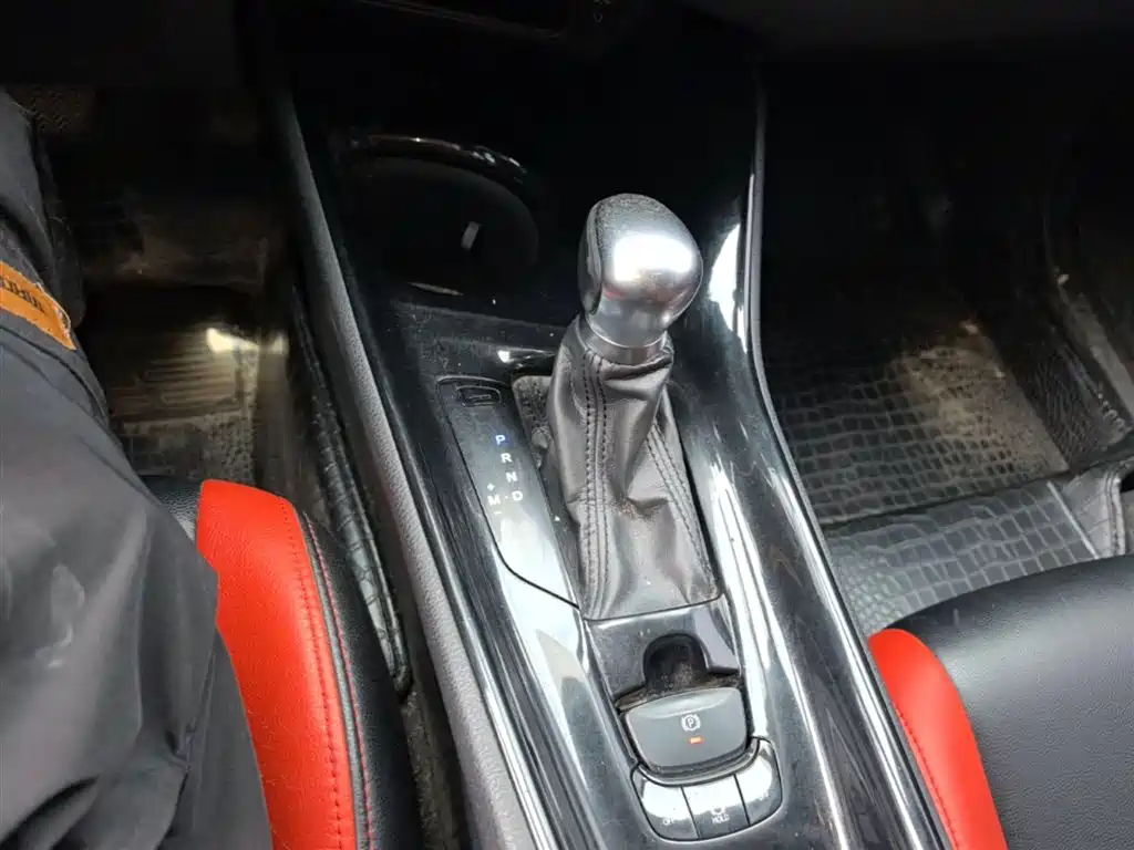 Toyota C-HR 2018 2.0L Leading Edition China V фото 21