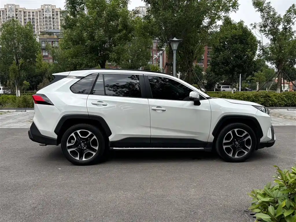Toyota RAV4 Rongfang 2021 2.0L CVT 2WD Premium фото 10