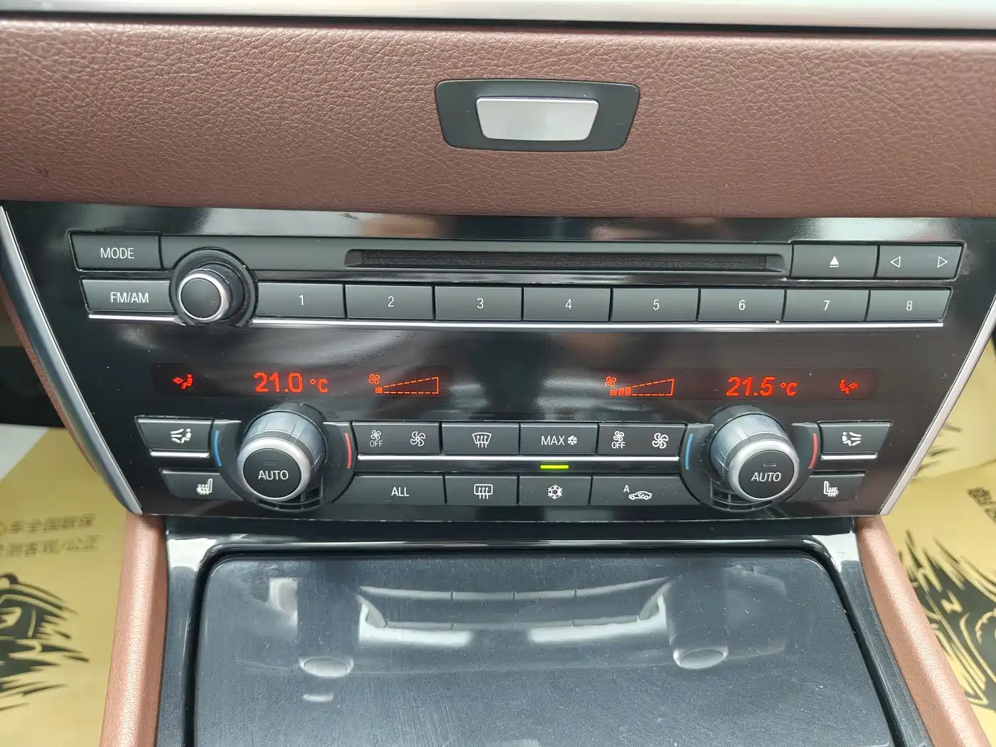 BMW 5 Series GT 2010 535i Leading Model фото 13