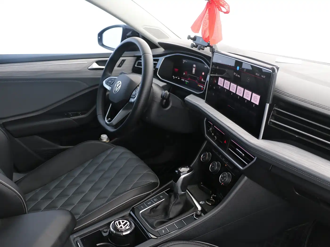Volkswagen Sagitar 2024 300TSI DSG Surpass Edition фото 14
