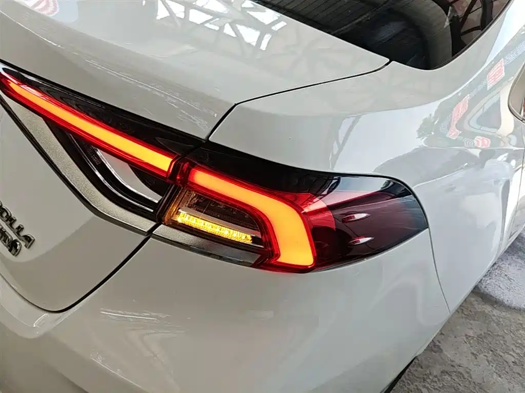 Toyota Corolla 2023 1.8L Smart Hybrid Dual Engine Pioneer Edition фото 8