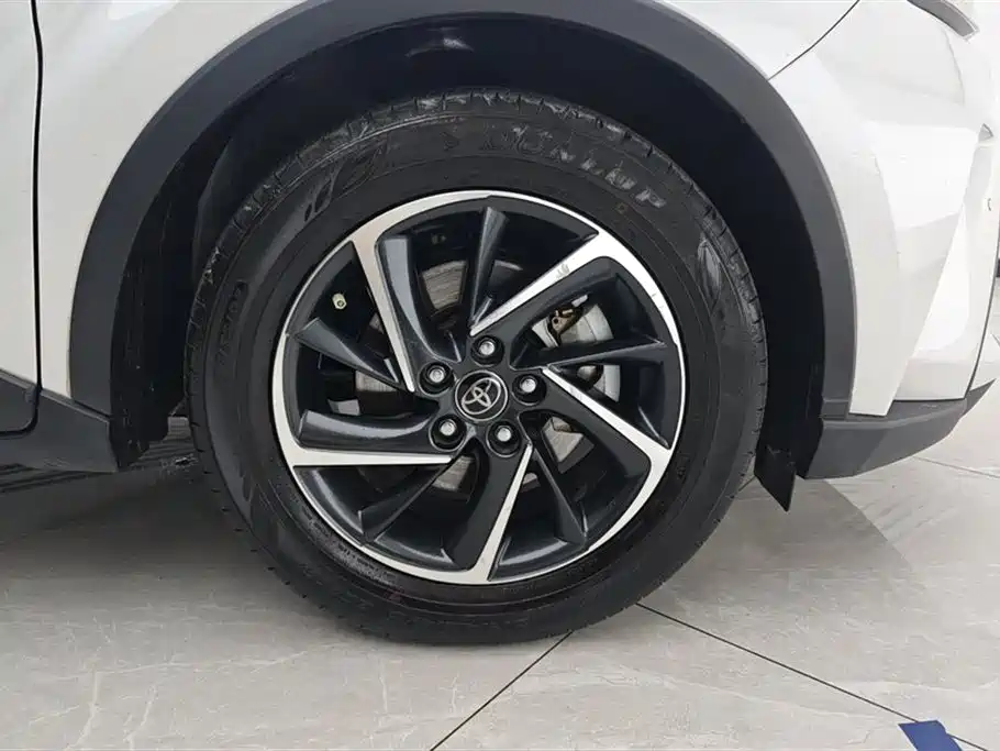 Toyota C-HR 2023 Model 2.0L Luxury Edition фото 6