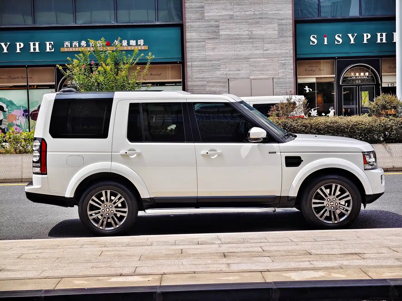 Фото 10 - Land Rover Discovery