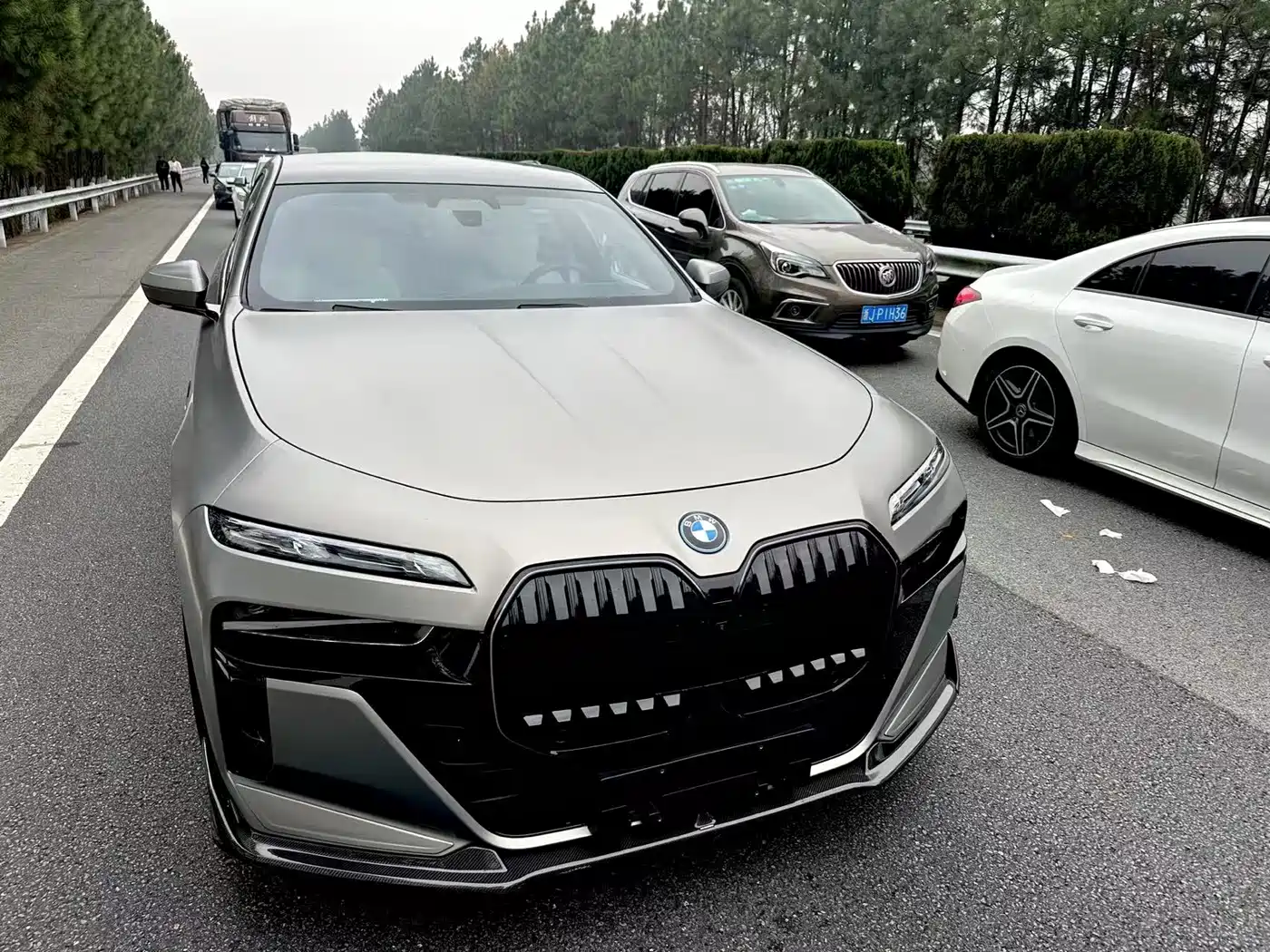 BMW i7 2023 Model xDrive60L M Sport Package фото 3