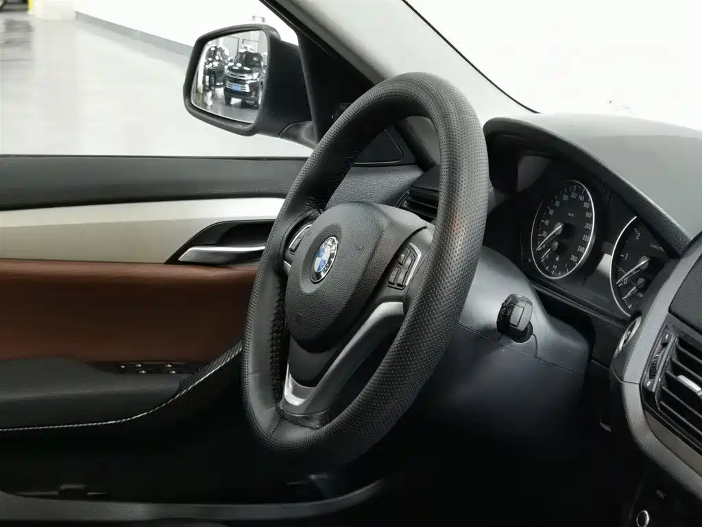 BMW X1 2014 sDrive18i Fashion Edition фото 22