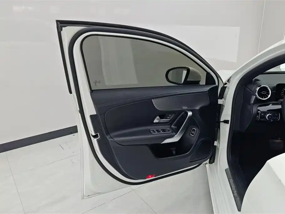 Mercedes-Benz A-Class 2021 Facelift A 180 L Sport Sedan фото 7