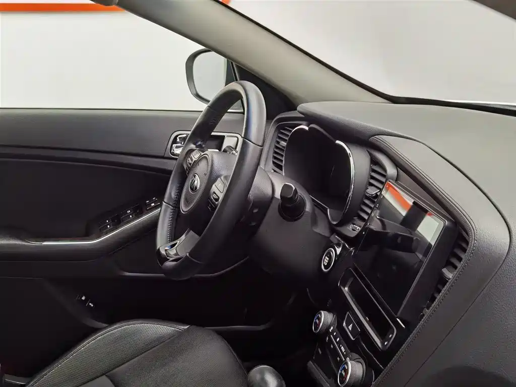 Kia K5 2015 2.0L Automatic LUX фото 22