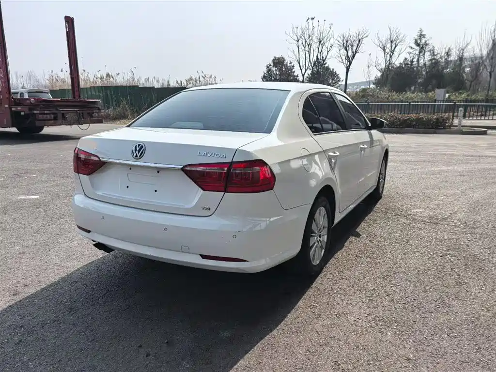Volkswagen Lavida 2013 Facelift 1.4TSI DSG Comfort фото 7