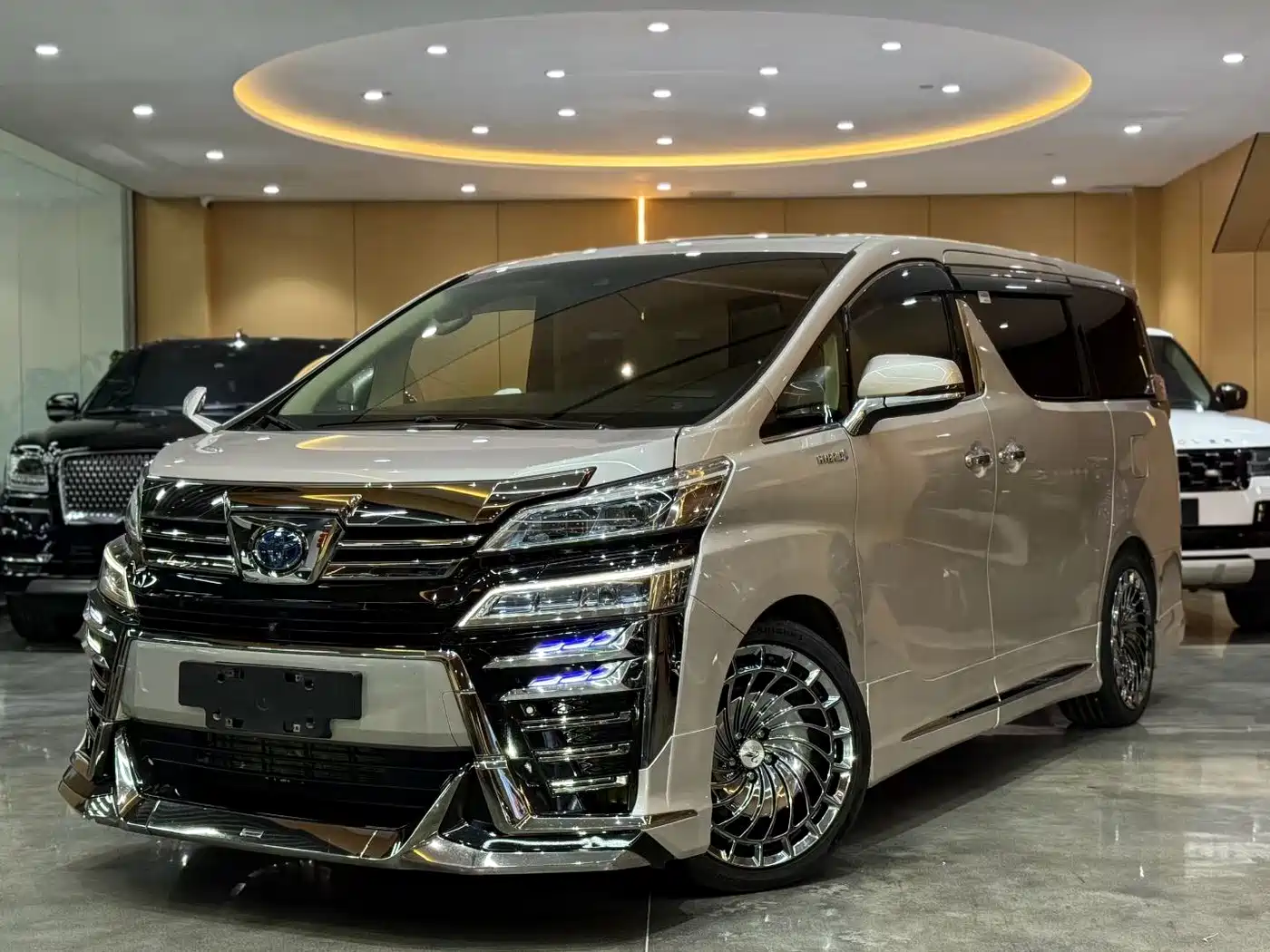 Toyota Vellfire 2019 Hybrid 2.5L HV Premium Edition фото 5