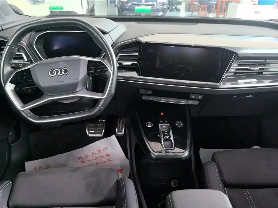 Audi Q4 e-tron 2023 50 e-tron quattro Creation Edition фото 12
