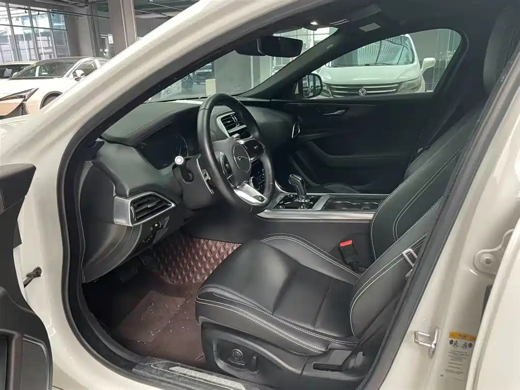 Jaguar XEL 2020 2.0T 200PS R-DYNAMIC Youth Sport Edition фото 4