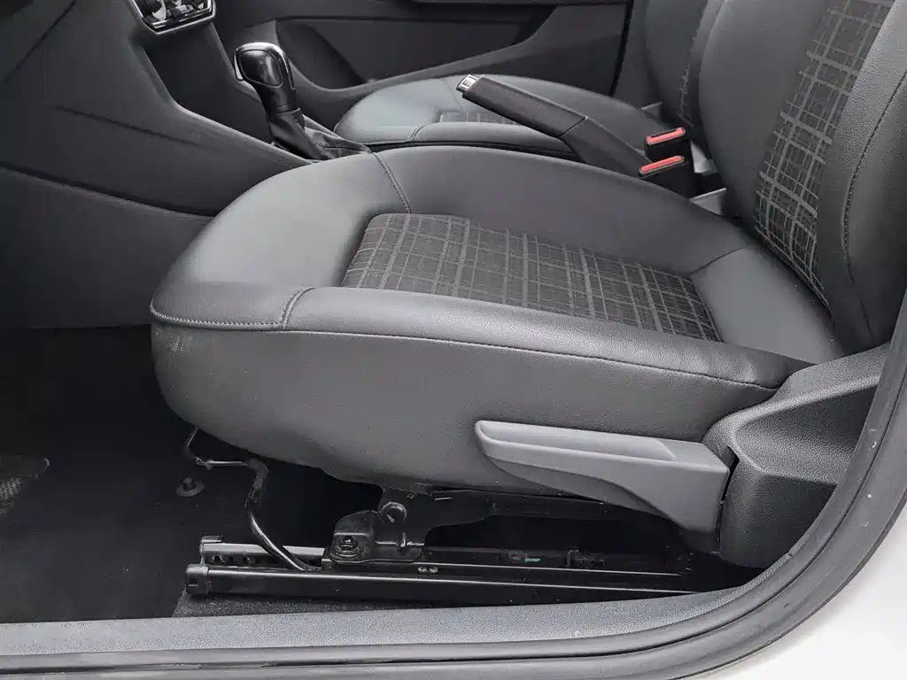 Volkswagen Jetta 2019 Dream Edition 1.5L Auto Comfort фото 20