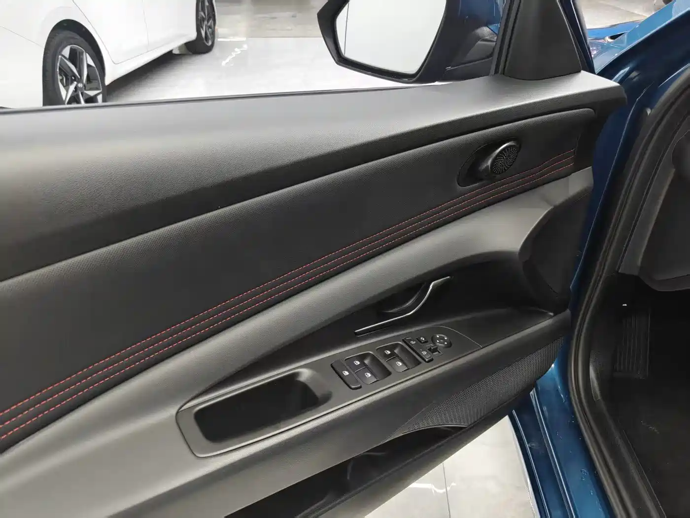 Hyundai Elantra 2022 240TGDi DCT LUX Premium Edition фото 8