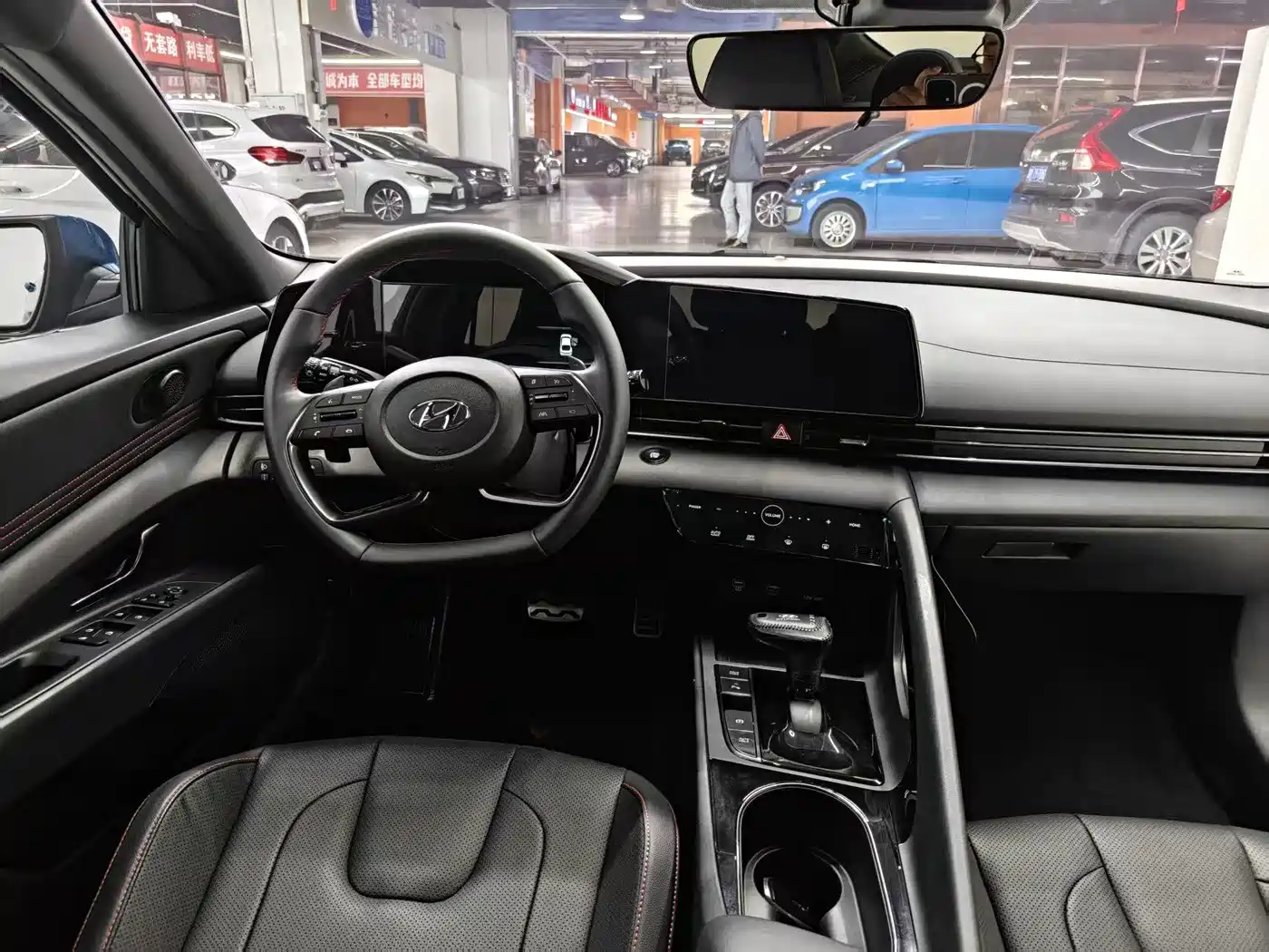Hyundai Elantra 2022 240TGDi DCT LUX Premium Edition фото 9