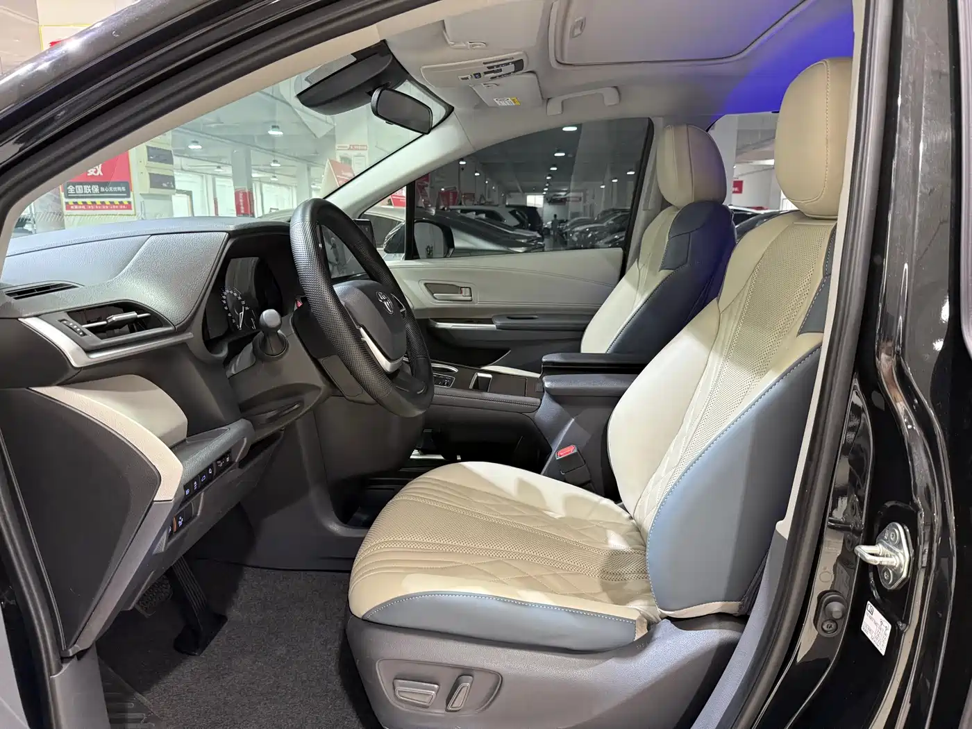 Toyota Sienna 2021 2.5L Hybrid Comfort Edition фото 10