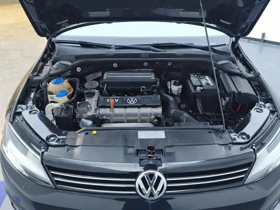 Volkswagen Sagitar 2014 Facelift 1.6L Manual Leading Version фото 10