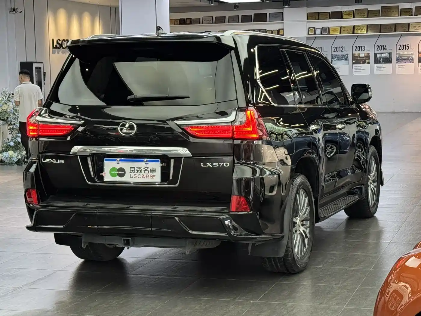 Lexus LX 2019 570 Dynamic Luxury Edition фото 6
