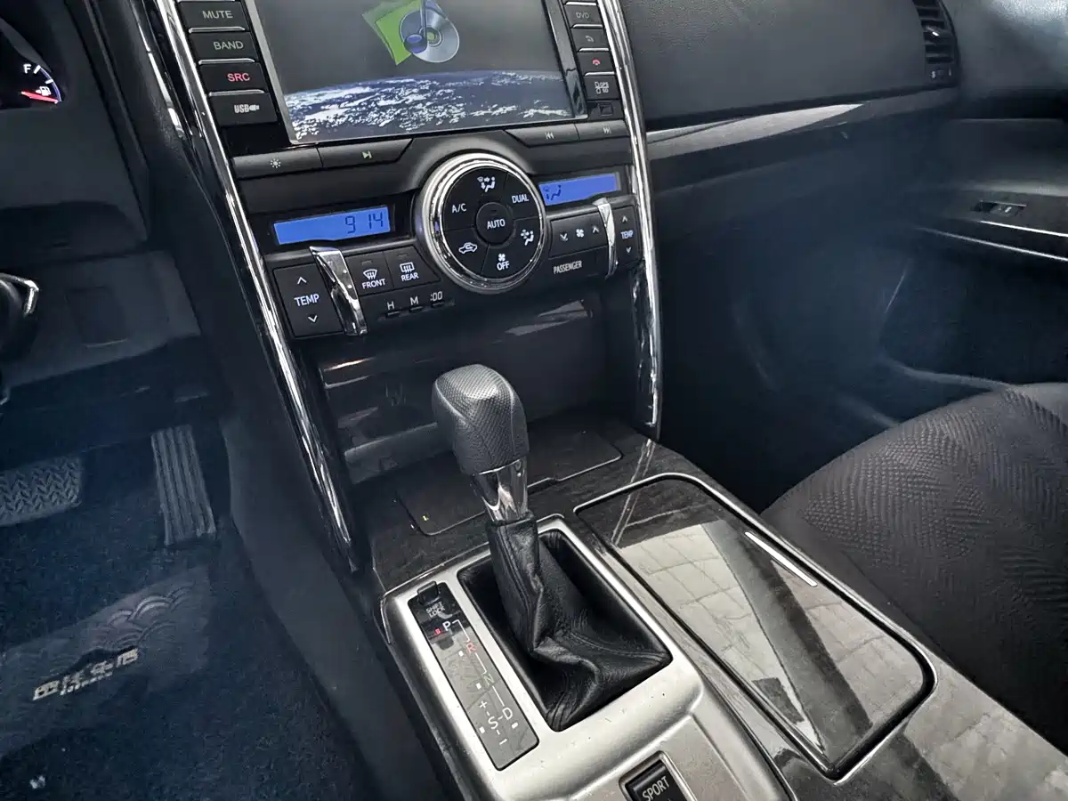 Toyota Reiz 2013 2.5S Elite Edition фото 7