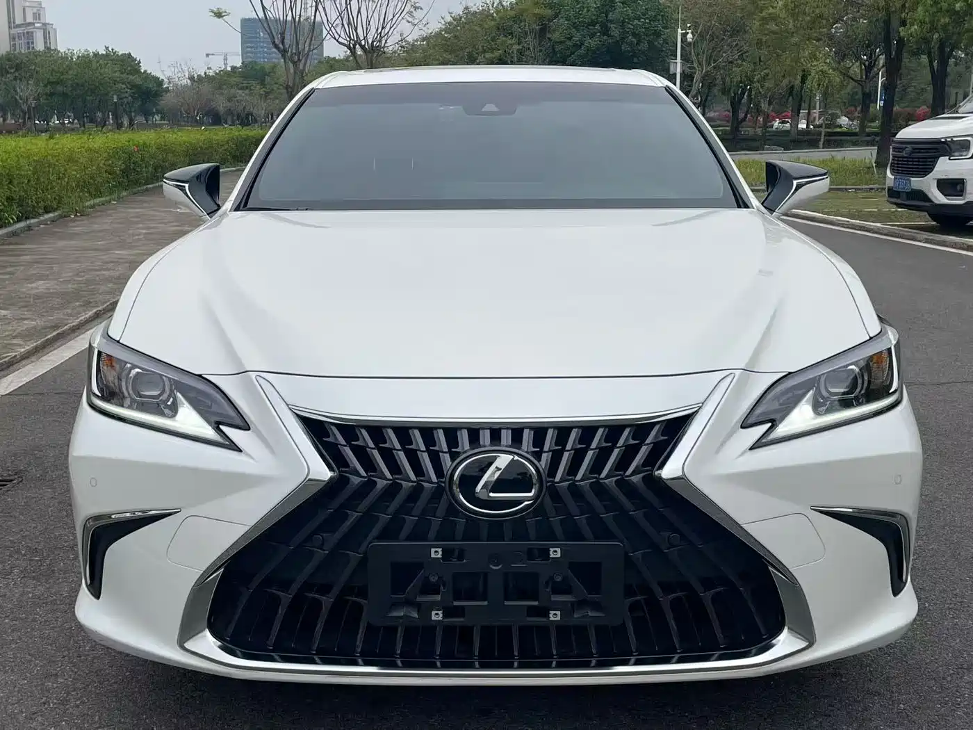Lexus ES 2023 200 Excellence Edition фото 2