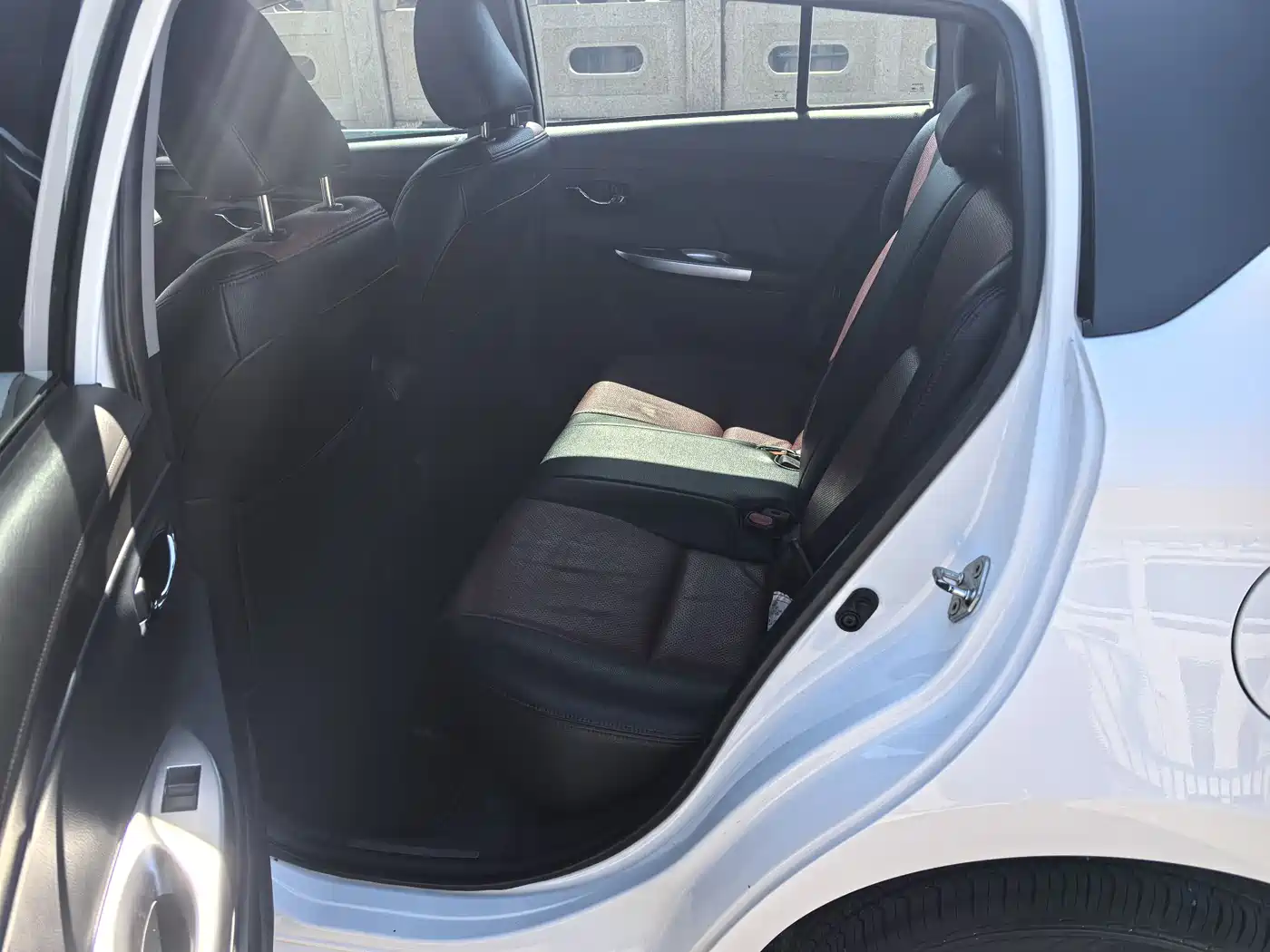 Toyota YARiS L Zhi Xuan 2015 1.5E Auto Charming Edition фото 5