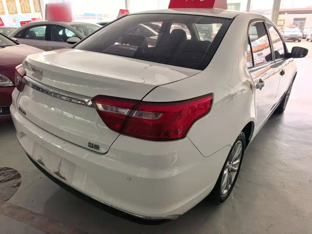 Фото 7 - Geely Vision