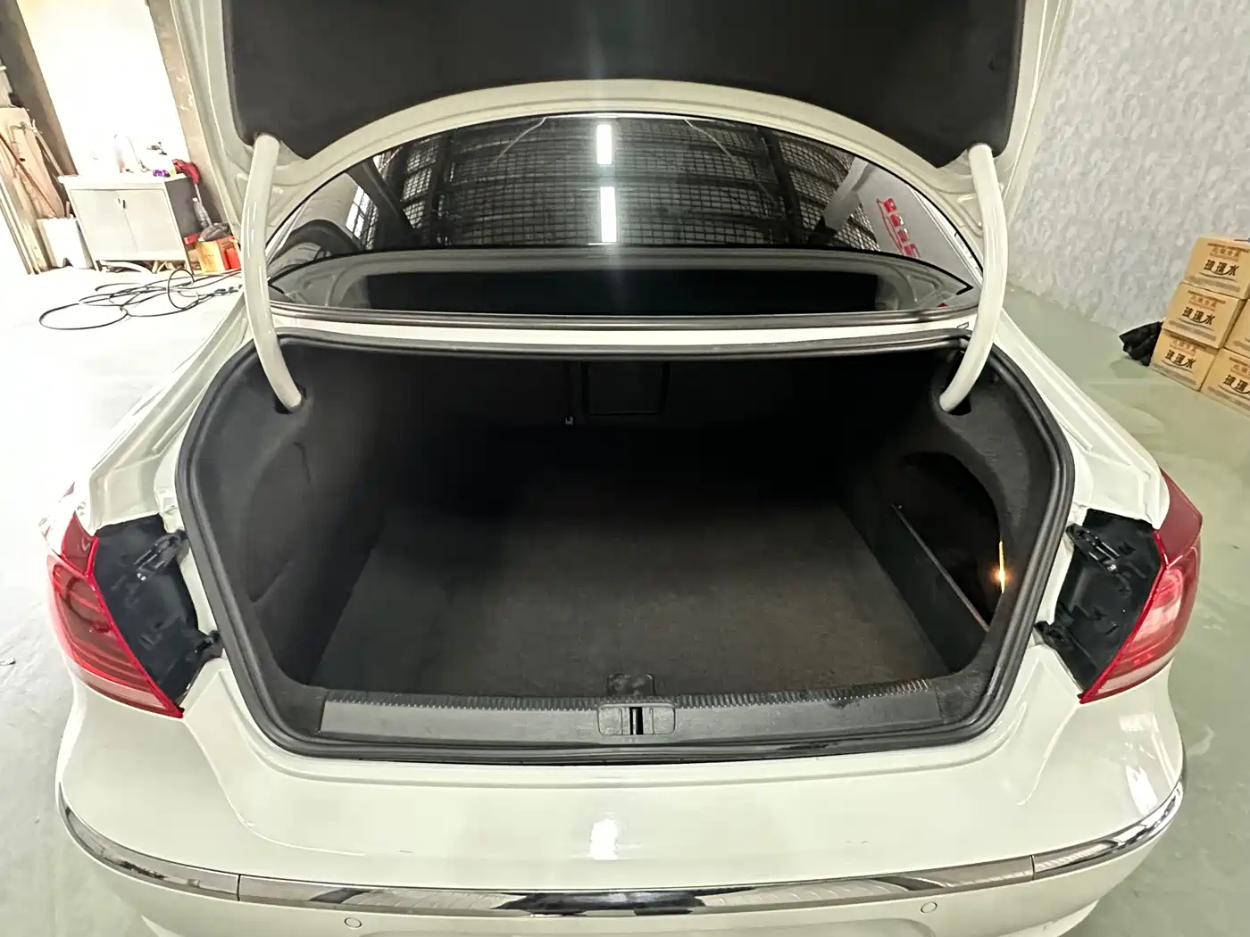 Volkswagen FAW-Volkswagen CC 2016 Model 2.0TSI Luxury фото 8