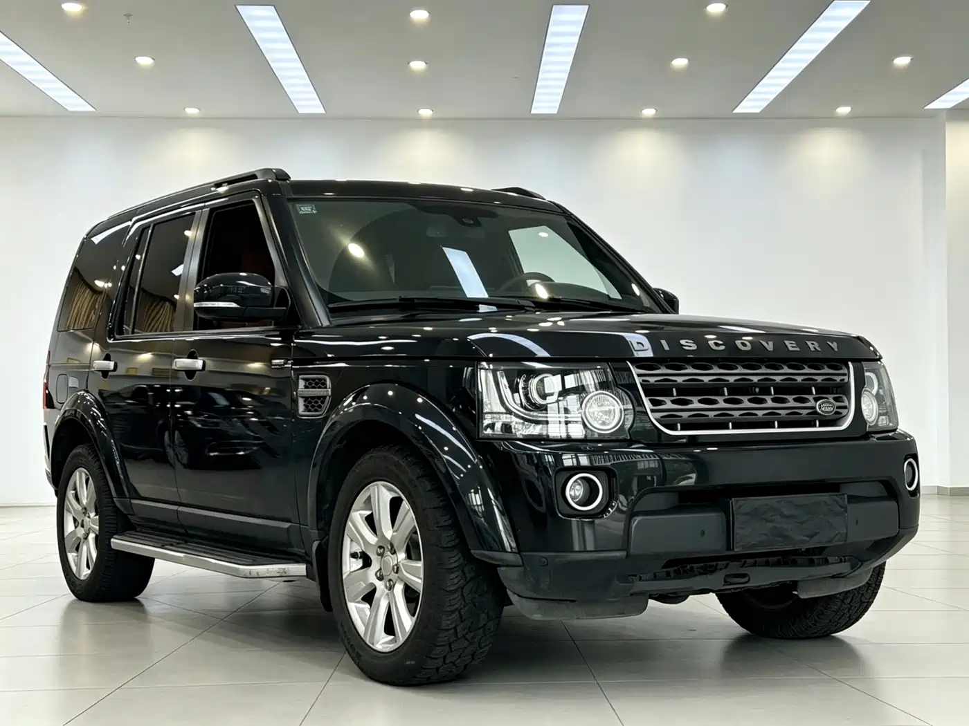 Land Rover Discovery 2015 3.0 SC V6 SE фото 4