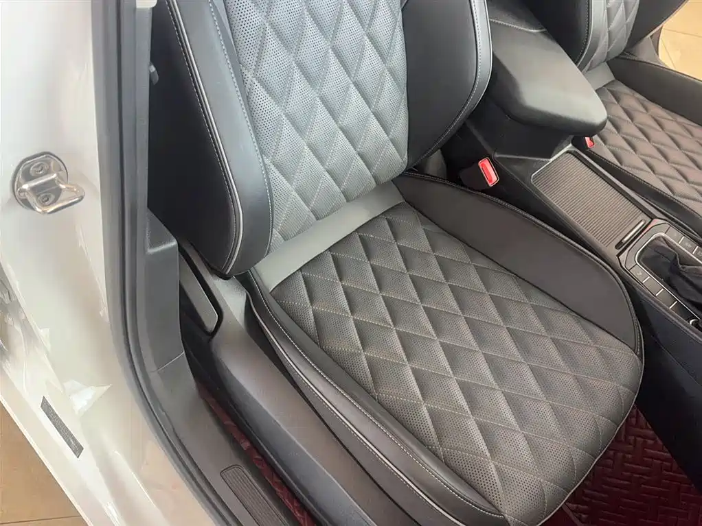 Volkswagen Sagitar 2023 300TSI DSG Surpassing Edition фото 4