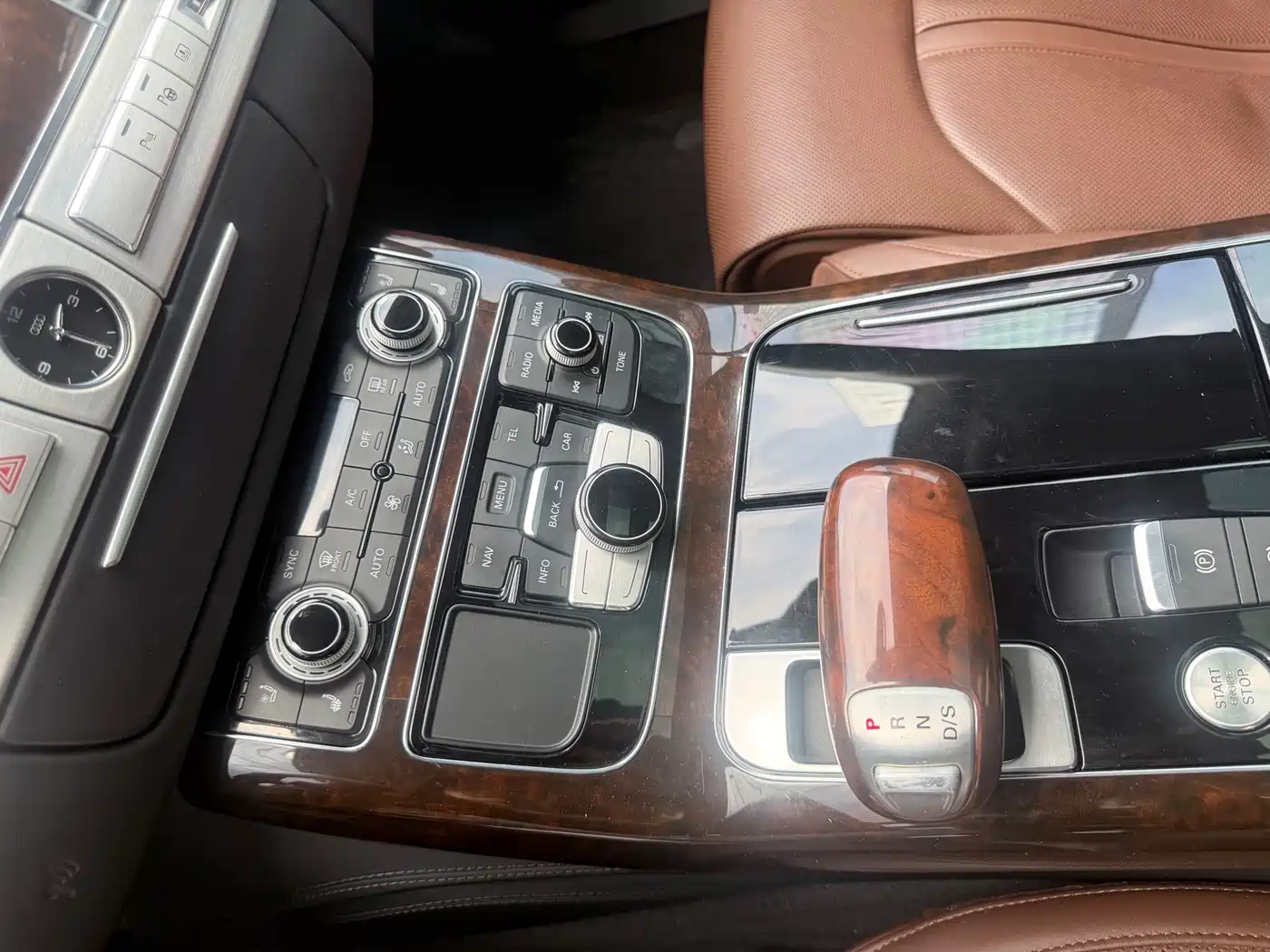 Audi A8 2014 A8L 6.3 FSI W12 quattro Flagship фото 28