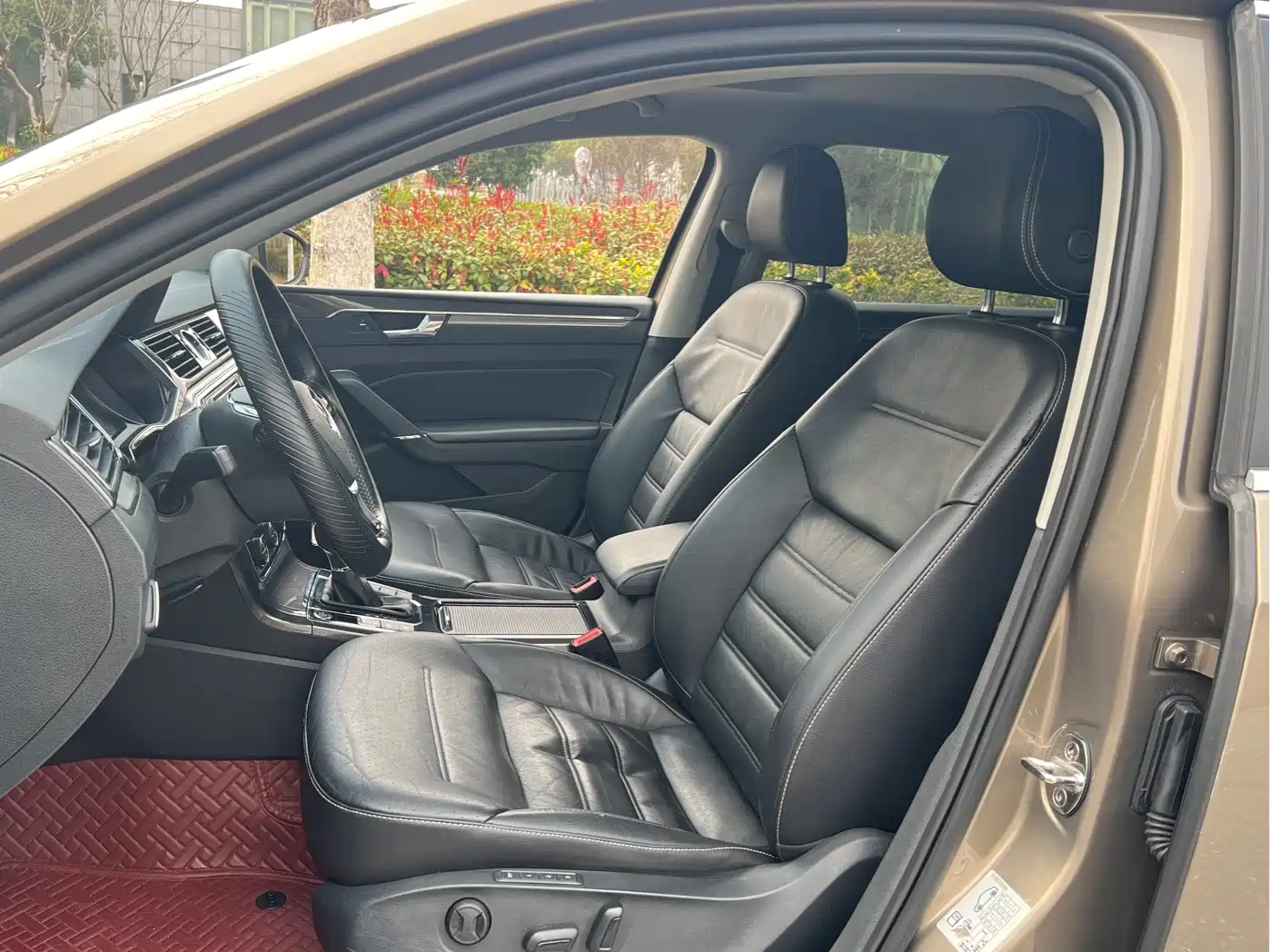 Volkswagen Passat 2017 330TSI DSG Luxury фото 7
