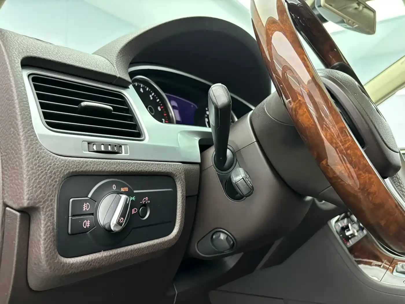 Volkswagen Touareg 2013 3.0TSI Limited Luxury Edition фото 12