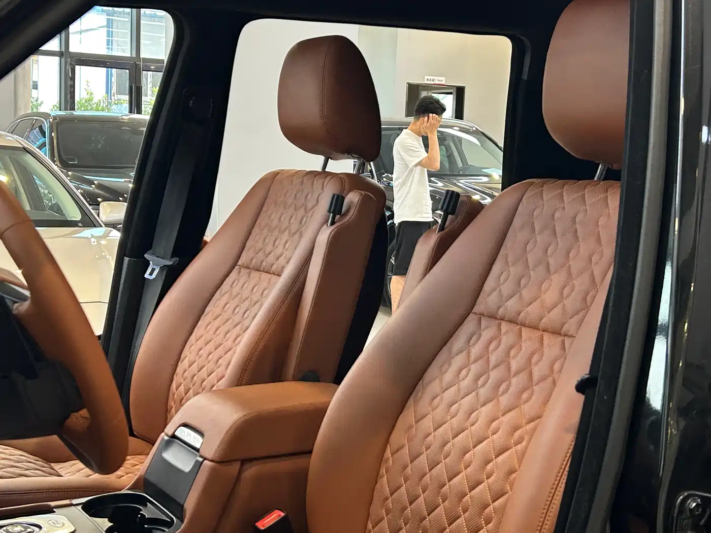 Land Rover Discovery 2015 3.0 SC V6 SE фото 14