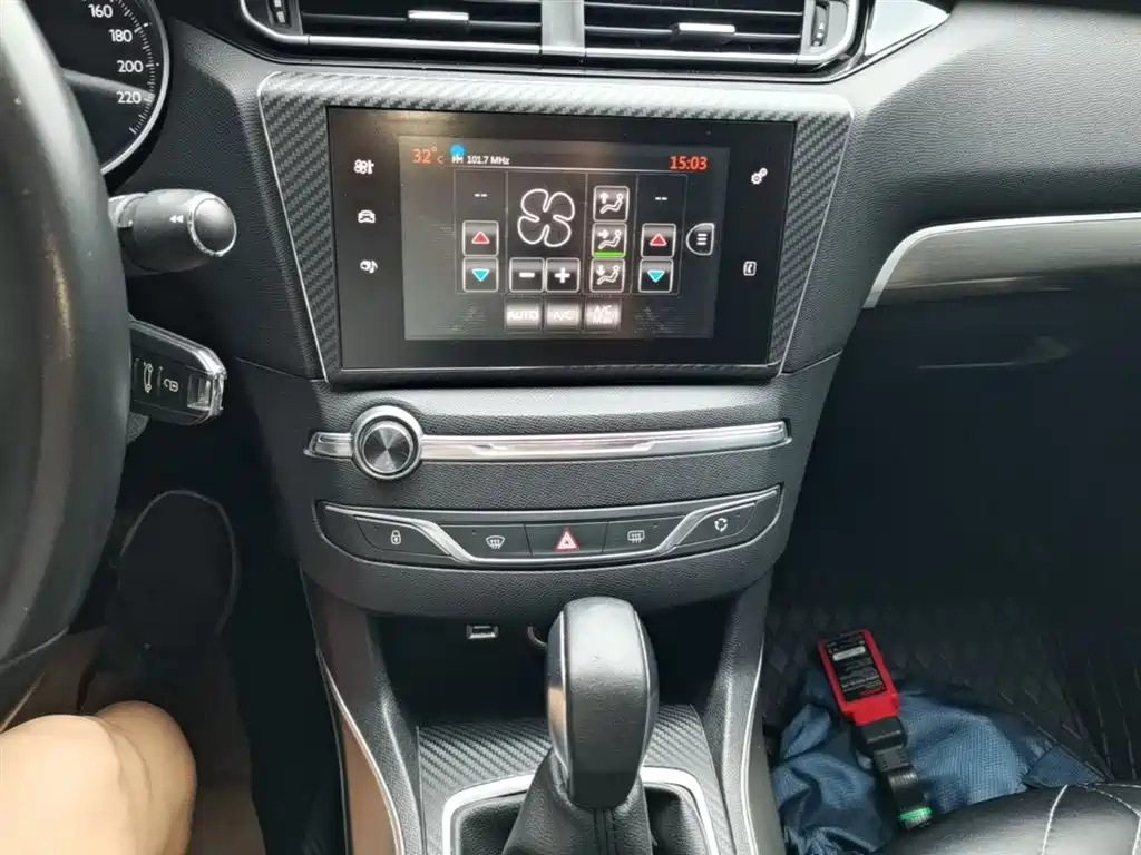 Peugeot 408 2015 Model 1.2T Automatic Luxury Edition фото 13