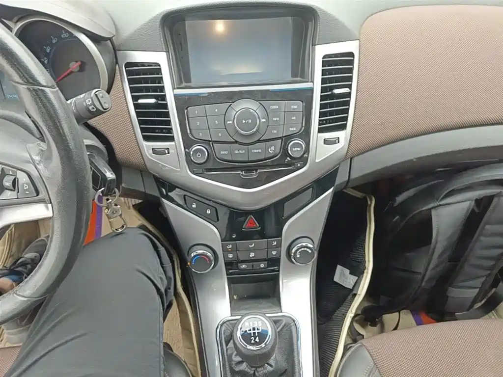 Chevrolet Cruze 2013 Hatchback 1.6L Manual Luxury фото 14