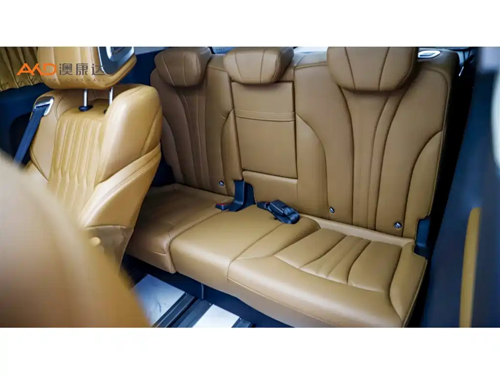 Hongqi HQ9 2023 2.0T Smart Connect Flag Rhyme Edition фото 9