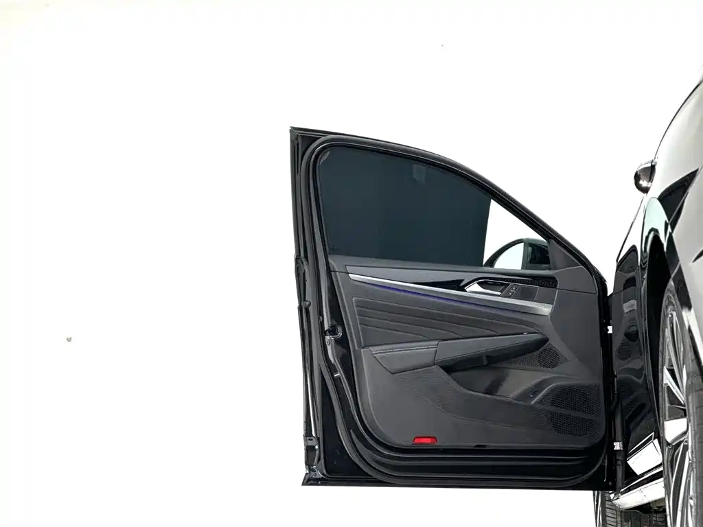 Volkswagen Passat 2023 Facelift 380TSI Luxury Edition фото 12